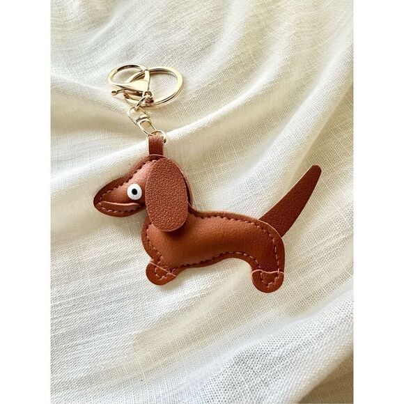 Brown faux leather dachshund keychain - Picture 1 of 3
